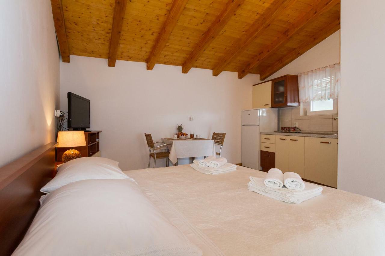 Beach Apartment M & B Poljana  Esterno foto