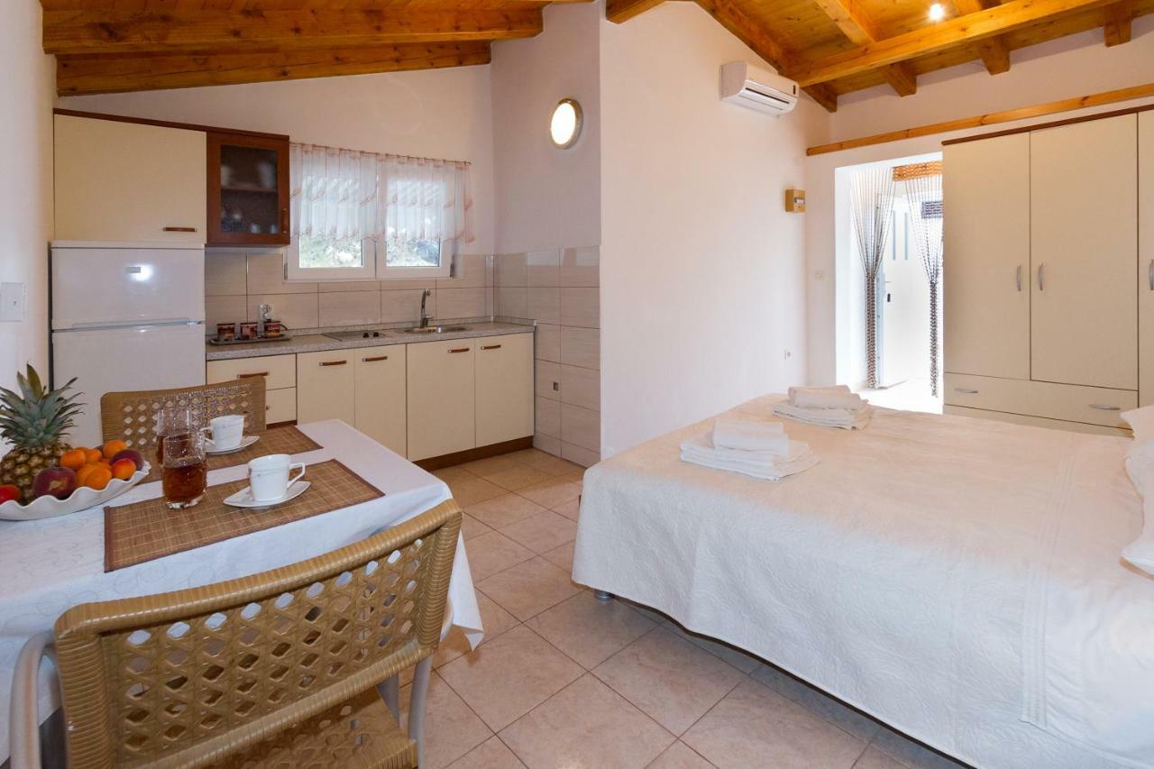 Beach Apartment M & B Poljana  Esterno foto